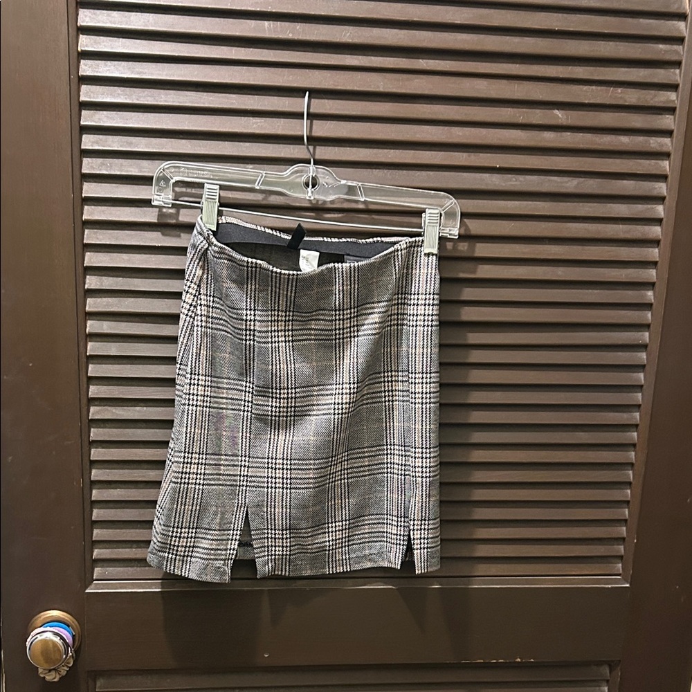 H&M Divided Plaid Skirt in Black and Brown